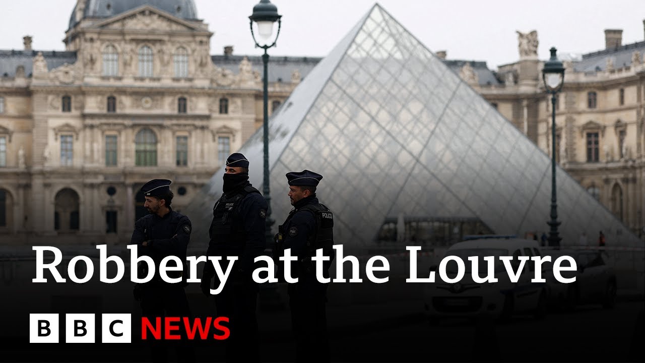 Thieves steal jewels of ‘incalculable’ value in heist at Louvre museum in Paris | BBC News