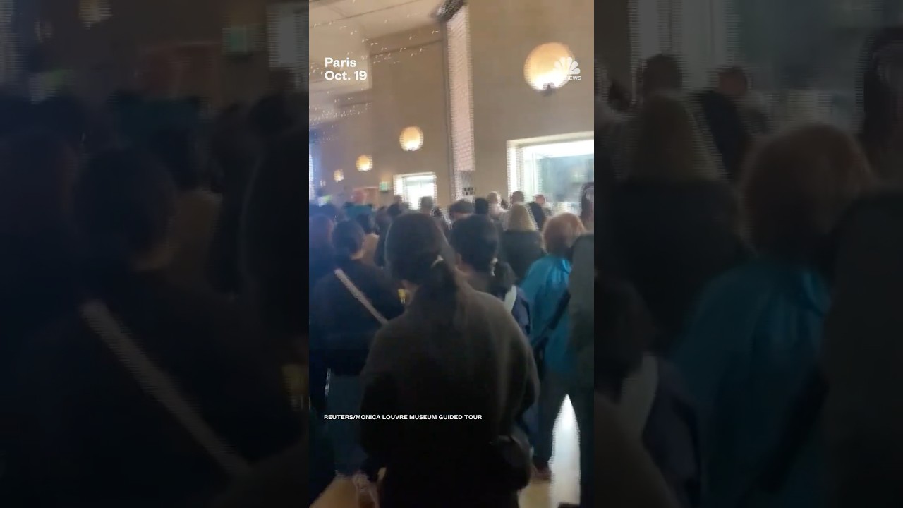 Tourists evacuated from the Louvre after robbery