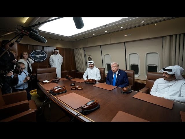 Trump makes unplanned refuelling stop in Qatar, meets Emir ahead of Asia trip