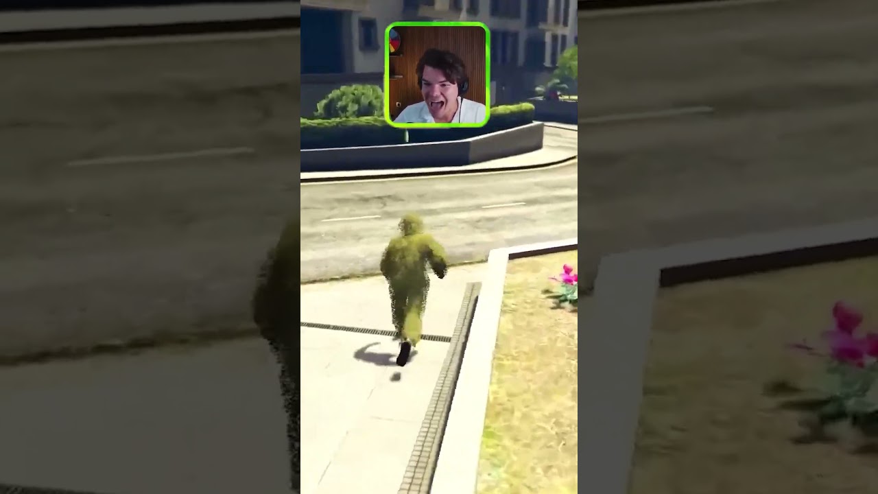 Escaping COPS With GHILLIE SUIT In GTA 5 RP!