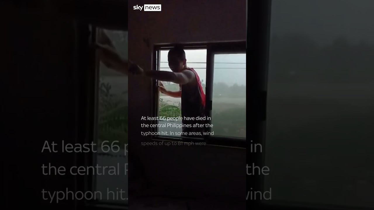 Filipinos stranded on roofs amid typhoon floods