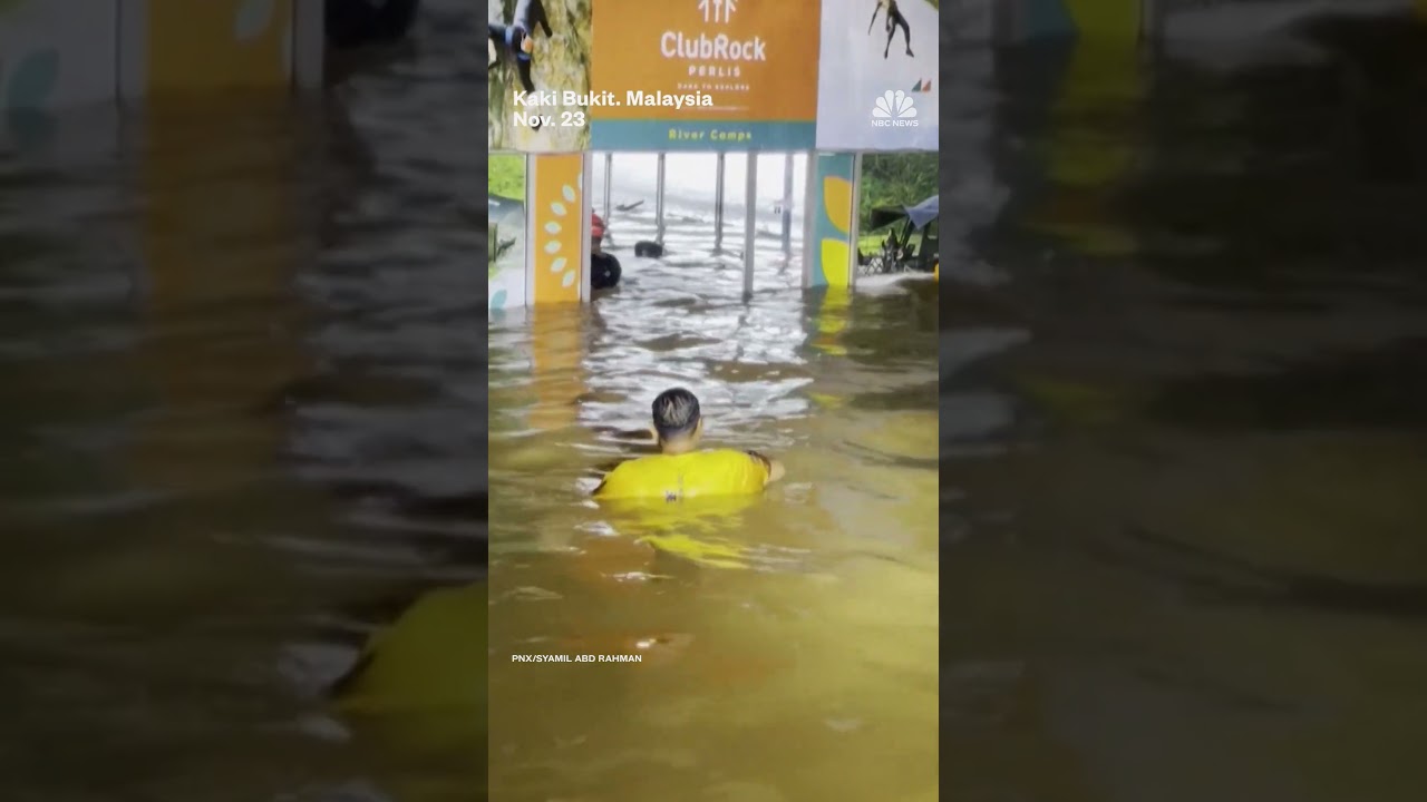 Flooding displaces thousands across Malaysia