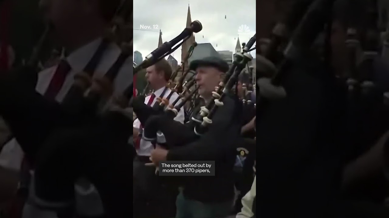 Hundreds of bagpipers in Australia break world record