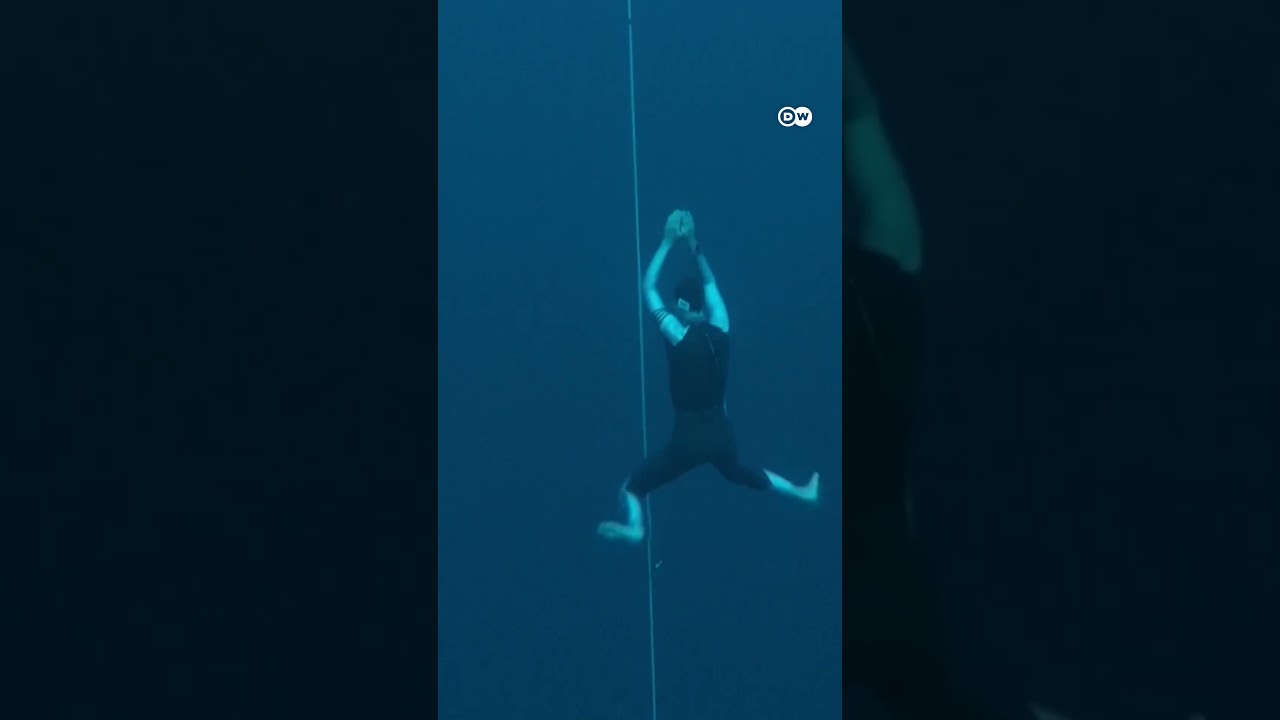 New freediving record: 86 meters, no fins | DW News