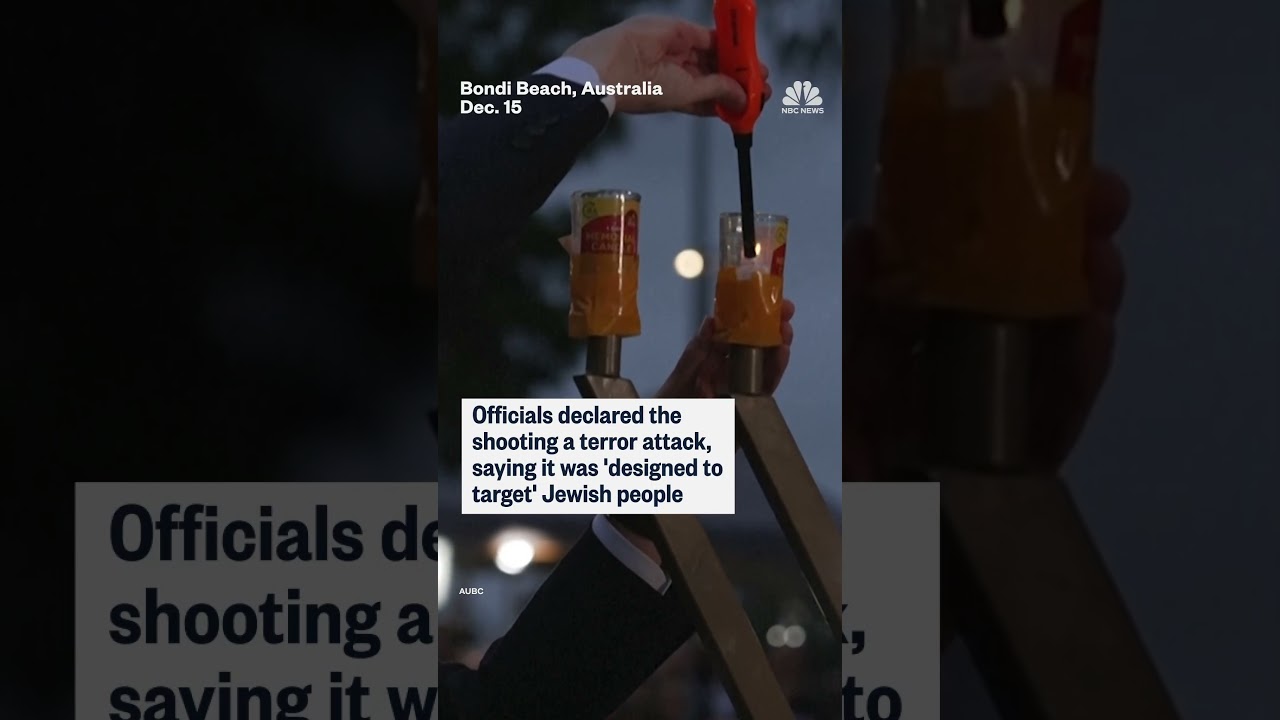 Crowd gathers to mourn victims of Bondi Beach shooting