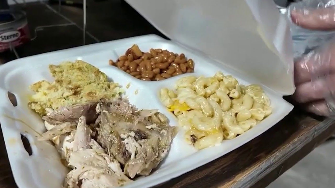 Hosea Helps feeds 1,500 people