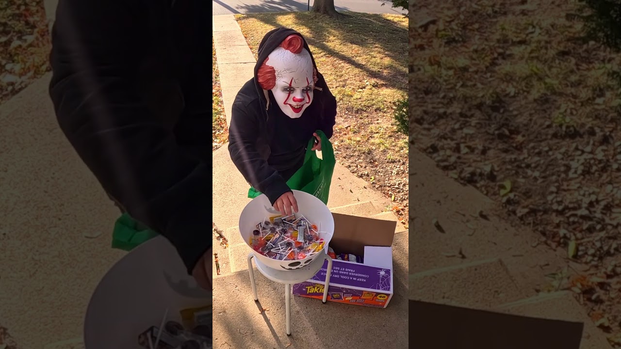 I left candy on porch and THIS happened 😳