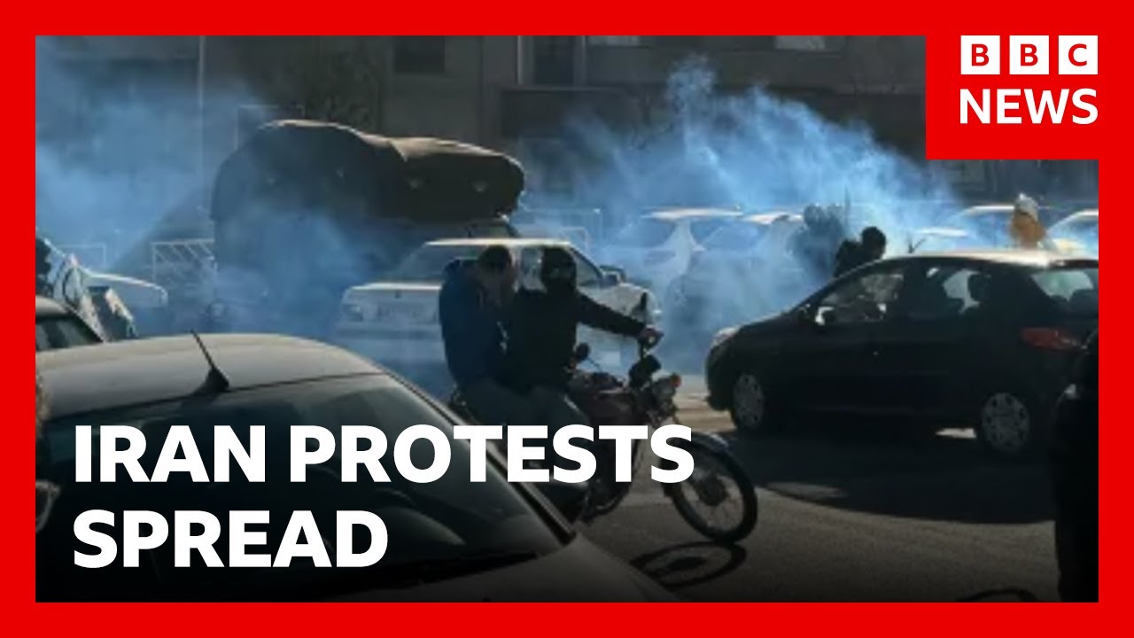Iran crisis deepens – protests spread with chants of “death to the dictator” | BBC News