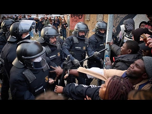 Spanish police evict hundreds of migrants from squat deemed safety hazard