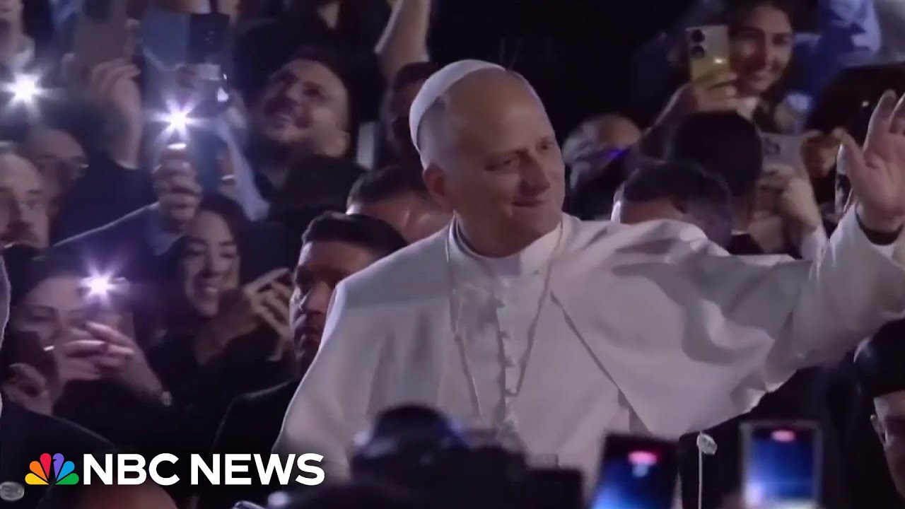 Thousands of young people greet Pope Leo in Lebanon