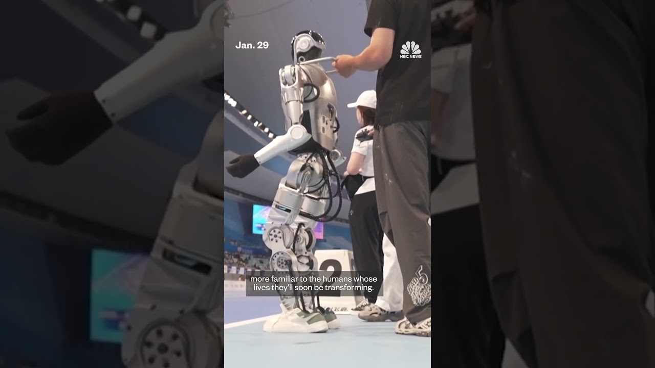 China rolls out robo-cops to push robots in daily life