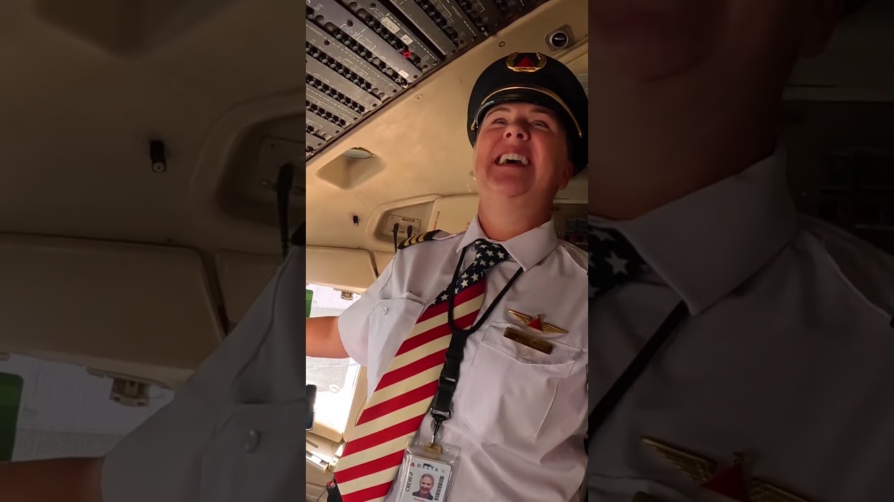 I took a picture inside an airplane 🥺❤️