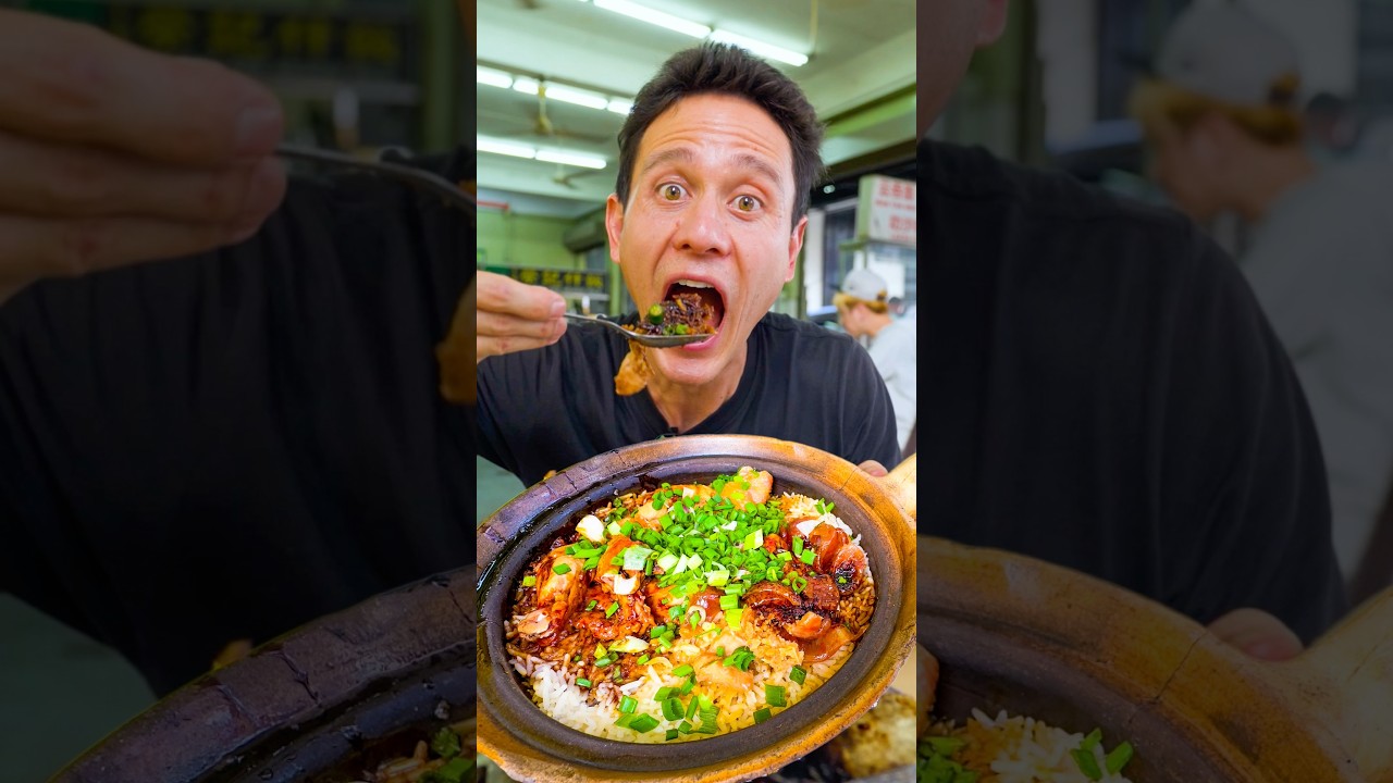 Trying the Best Charcoal Claypot Rice in Malaysia!