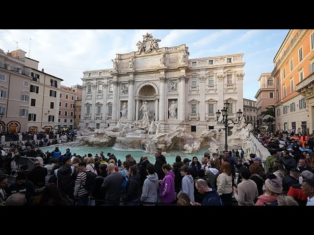 Rome tourists have to pay to get up close to the Trevi Fountain from today