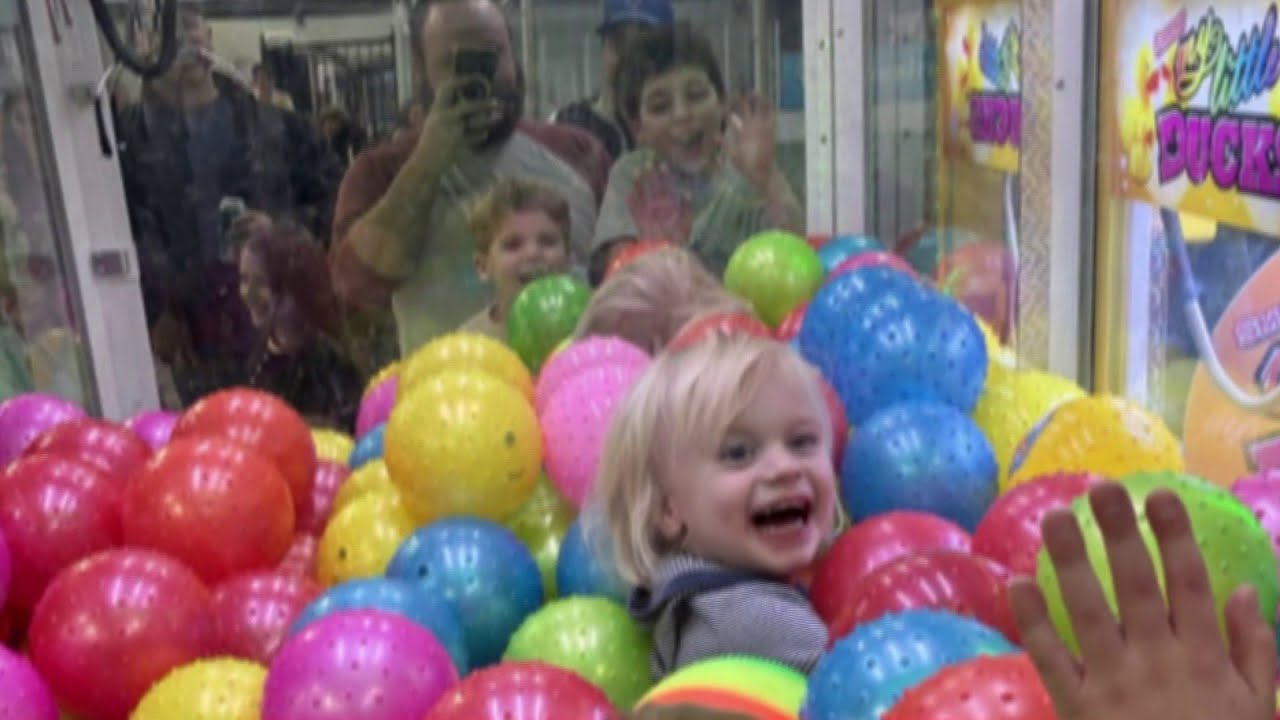 Toddler turns claw machine into personal ball pit