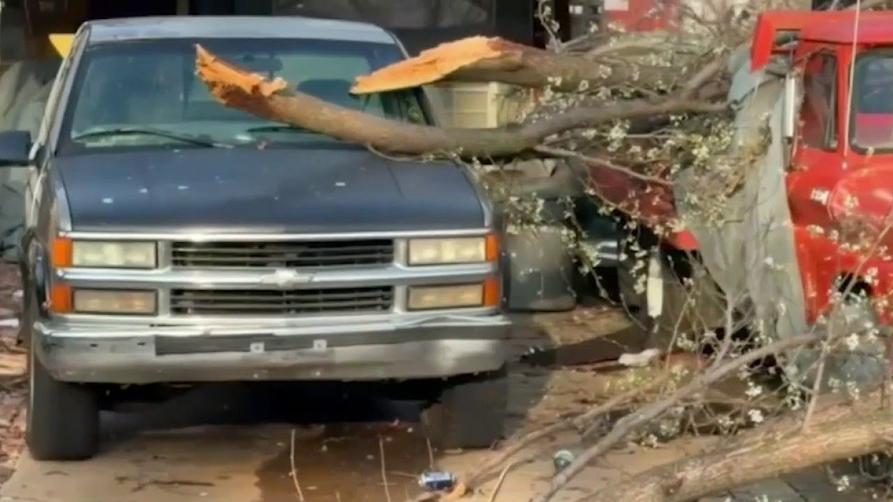 18 tornadoes leave 8 dead across Midwest and Plains
