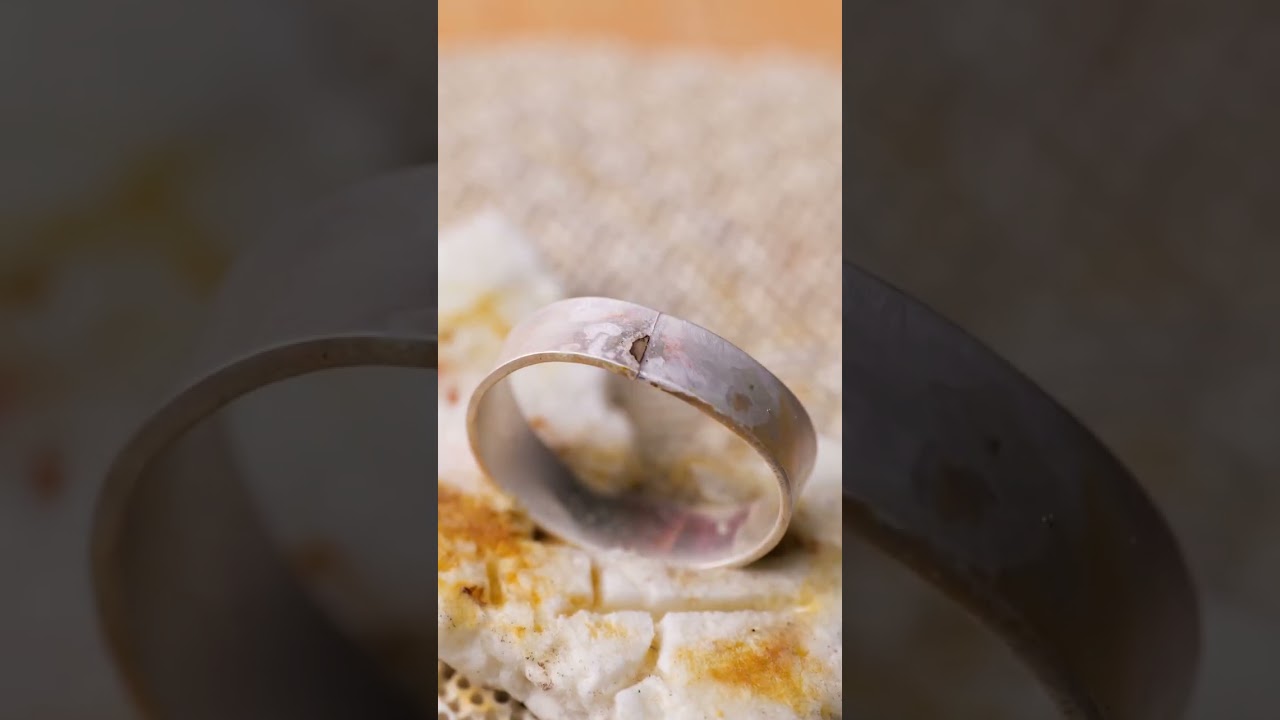 A stylish ring made from an Oscar statuette 🏆