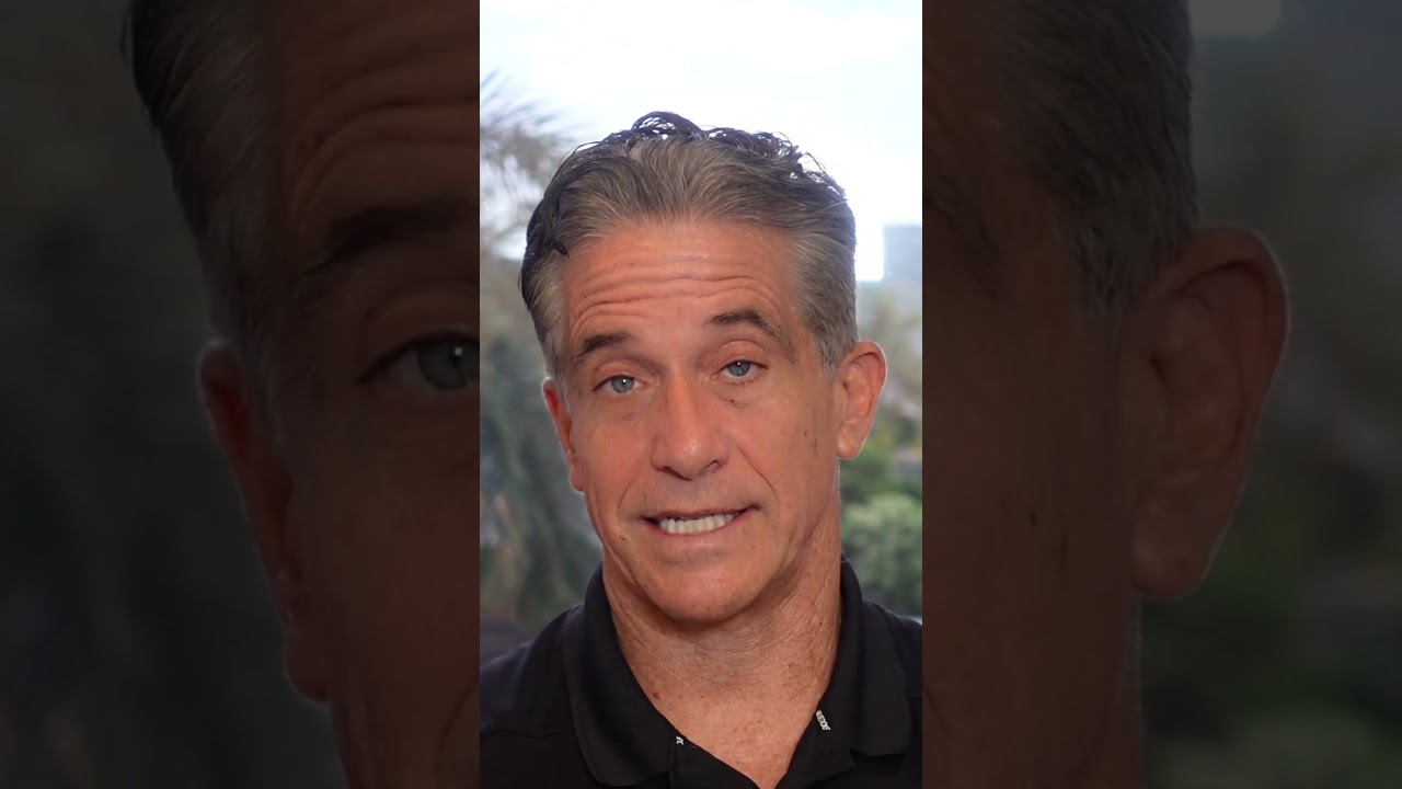 Answering viewer questions: Knees hurt when doing pillow squat exercise #mobility #physiotherapy