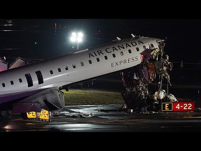 Collision on the runway at New York LaGuardia Airport: Two pilots killed and flights grounded