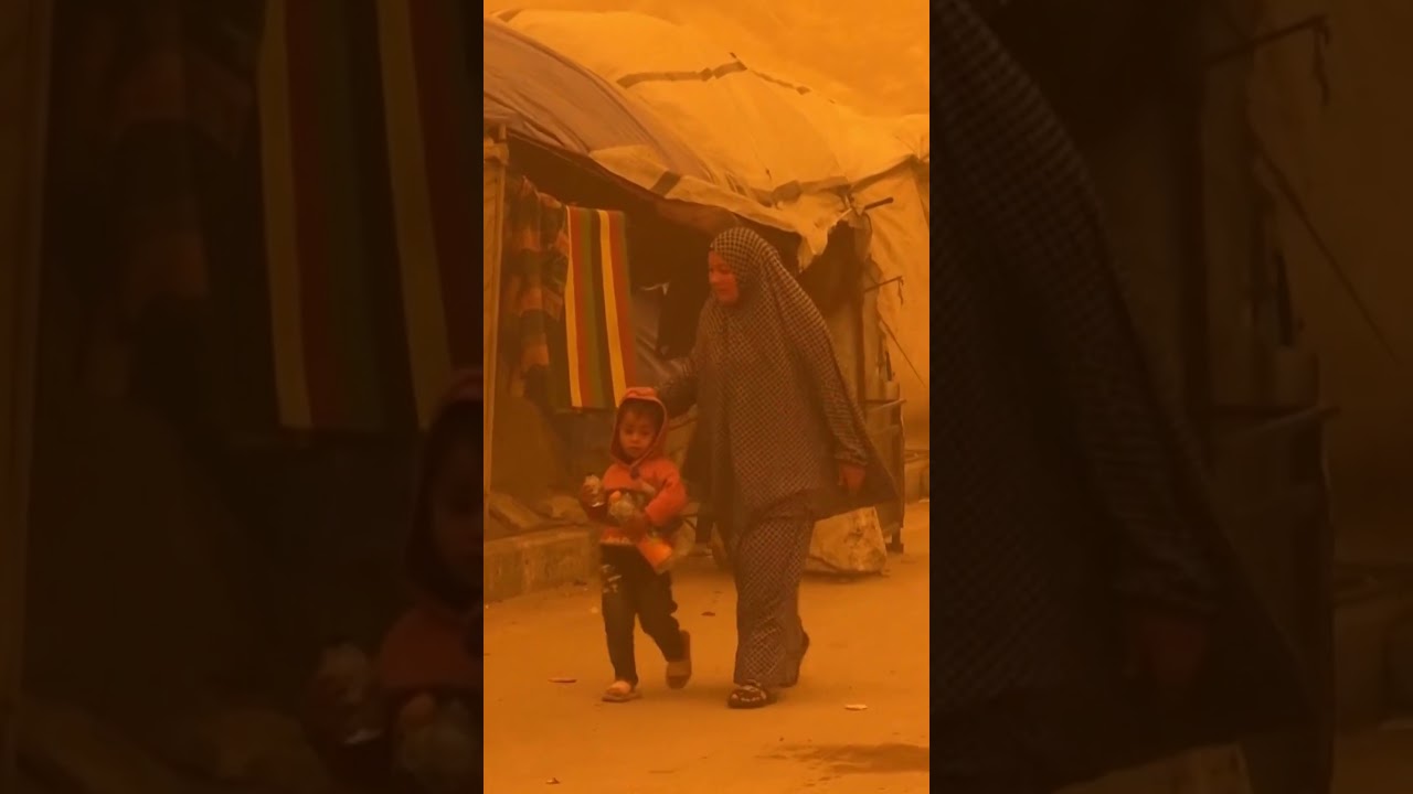 Dust storm sweeps Gaza │DW Shorts