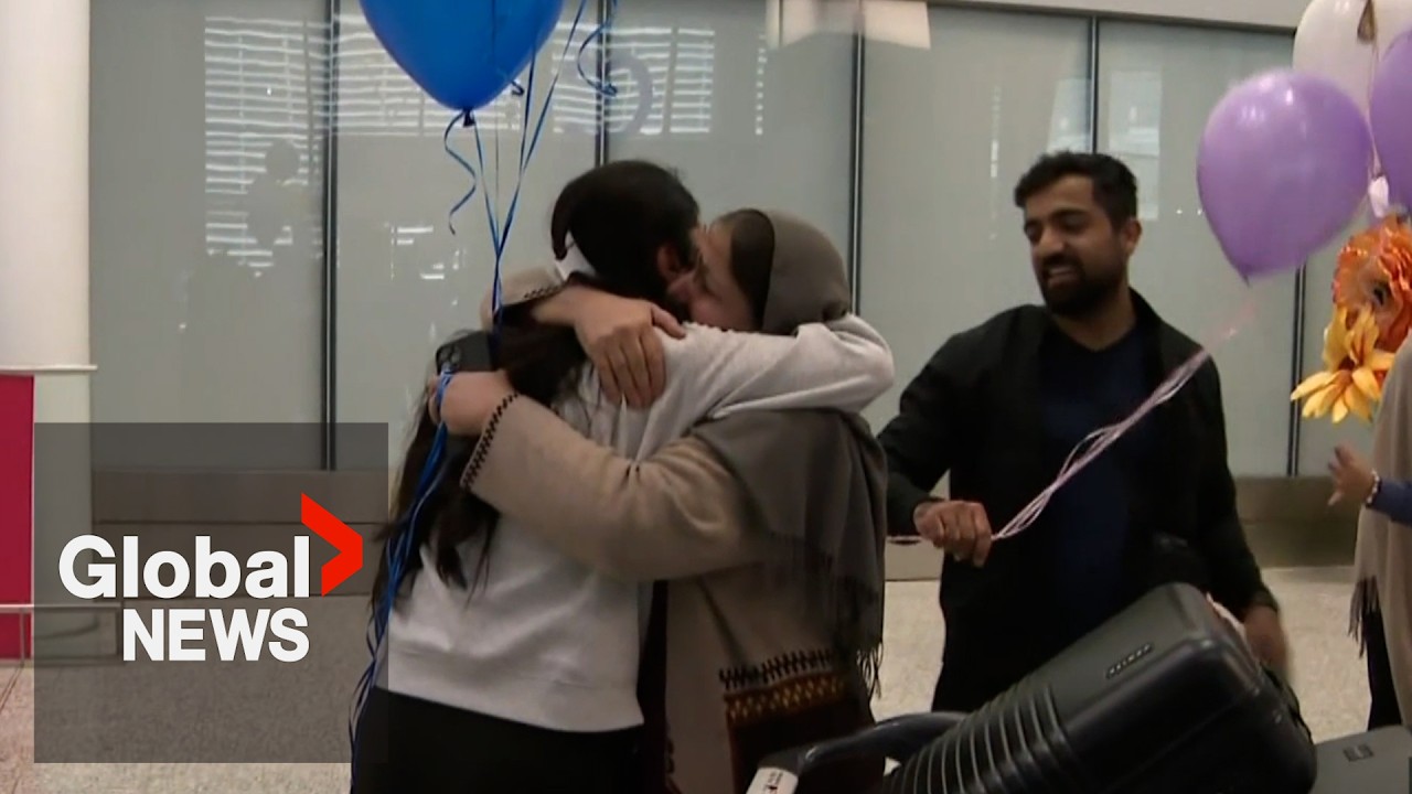 More Canadians return home from Middle East, but over 100,000 still remain in volatile region