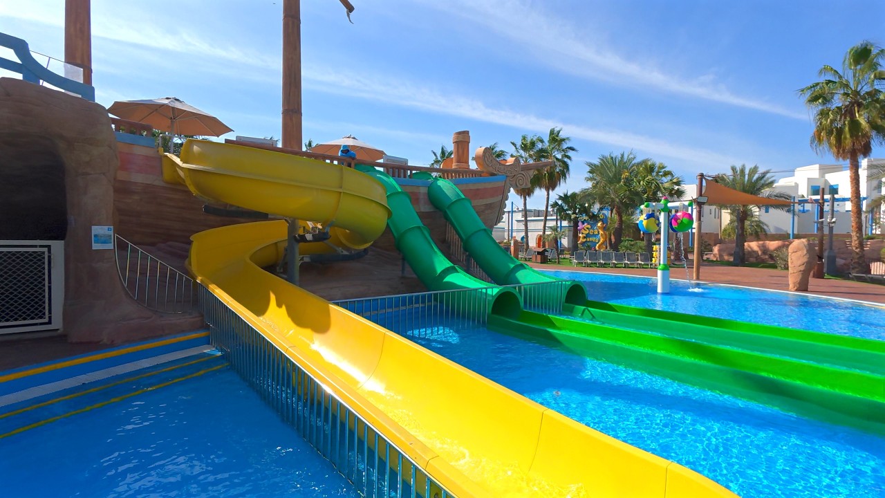 Ship ⛴️ Pool Yellow Water Slide at Desert Falls Water & Adventure Park 🇶🇦
