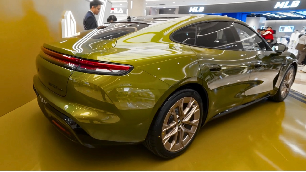 2026 Huawei $33k Porsche? Shangjie Z7 Full First Look!