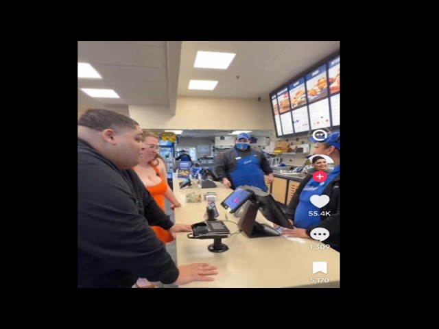 Cringe Influencer Thinks He Shouldn’t Pay Full Price for Meal