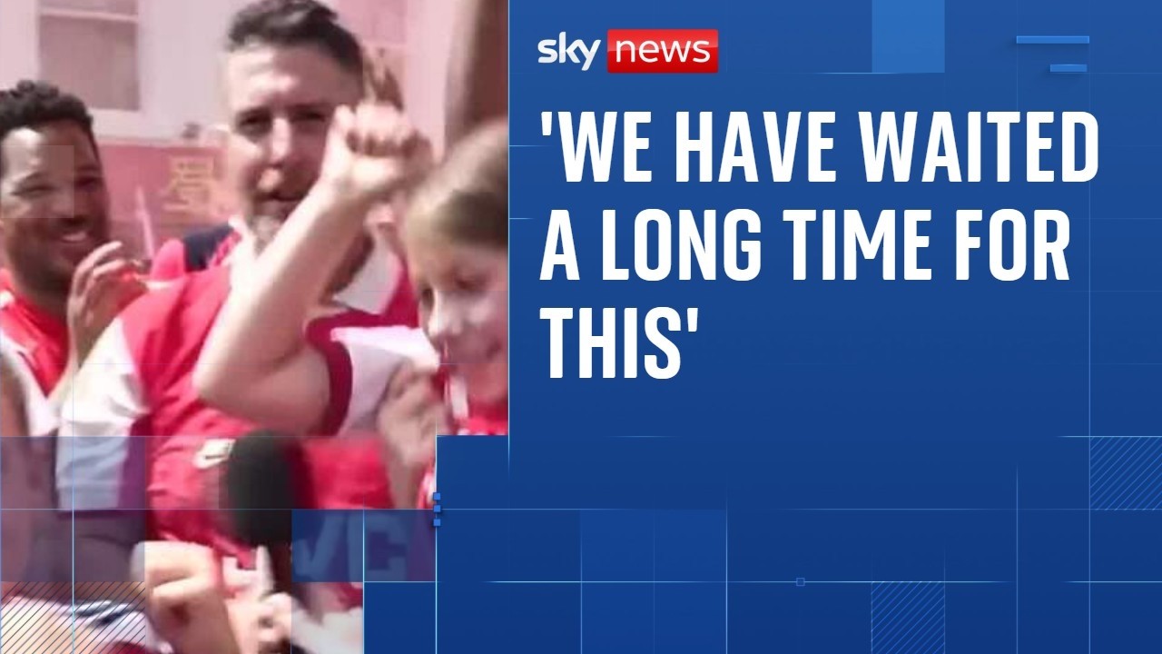 Crowds of jubilant fans attend Arsenal parade in North London