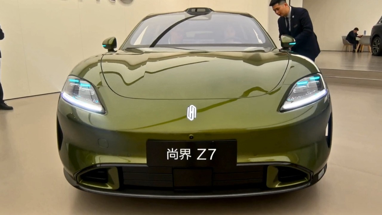 The Porsche Taycan “Clone”. 2026 Huawei Shangjie Z7 Ultra