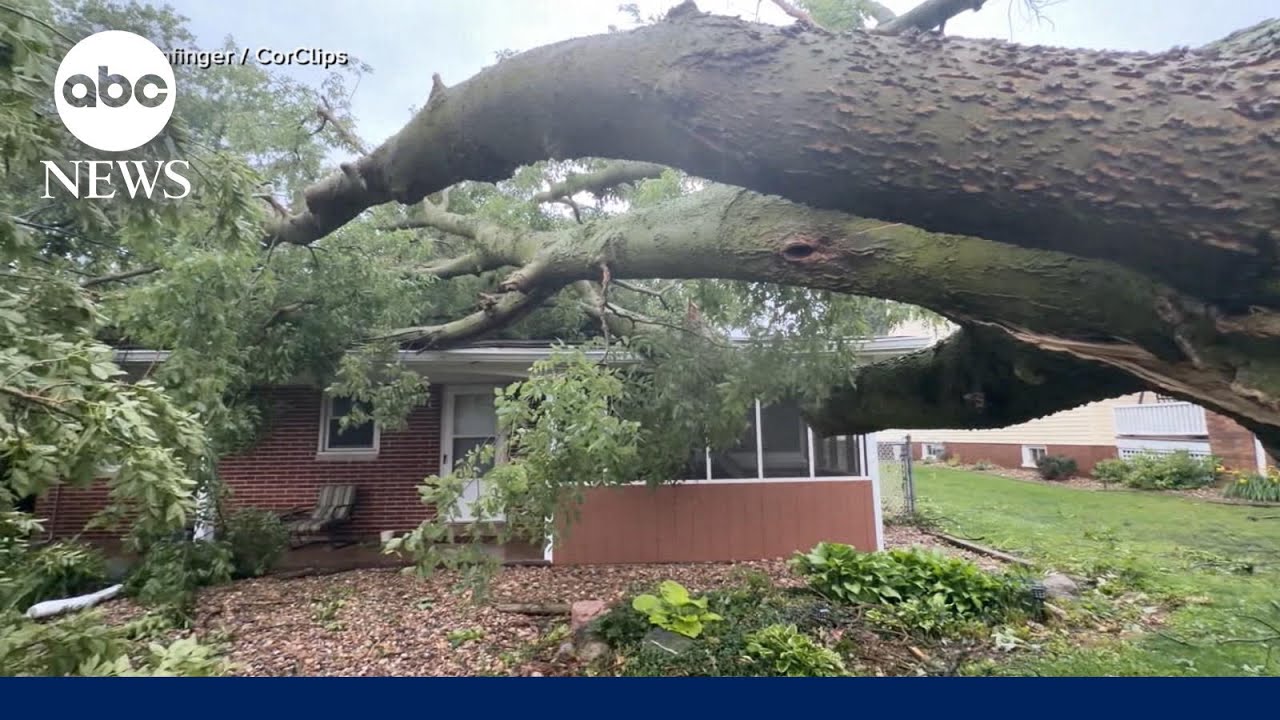 Severe weather outbreak hits Midwest