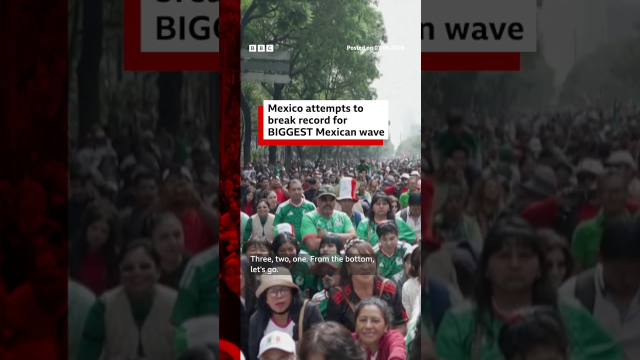 Thousands gather in Mexico City to try and break Mexican wave world record. #Mexico #BBCNews