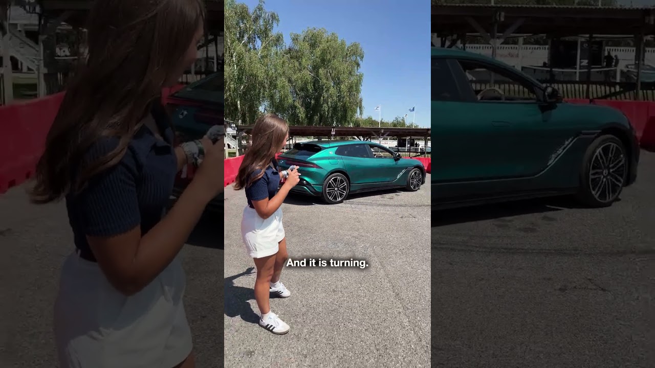 This Car Can Spin On The Spot! 😵‍💫