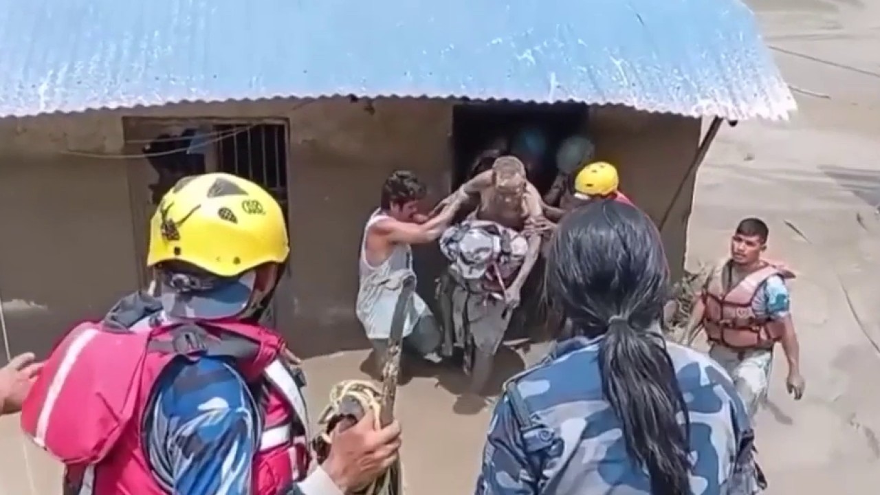 133 rescued, hundreds missing in deadly Nepal flash floods | FOX 5 News