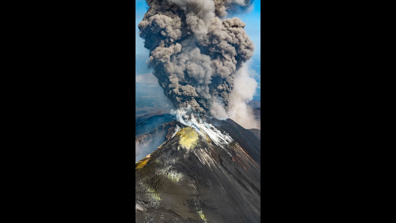 American tourist killed by lightning strike on Mount Etna