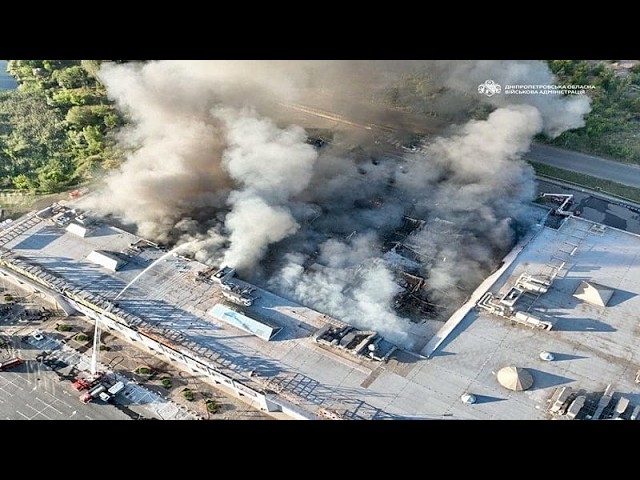Deadly Russian daytime attack on shopping mall in Zelenskyy’s hometown