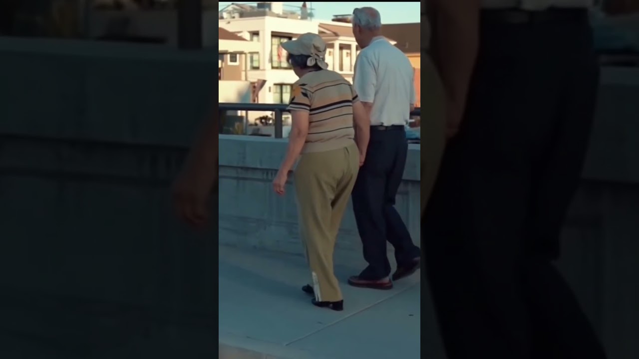 Does bad posture cause falls? #physicaltherapy #fallprevention #physiotherapy #badposture