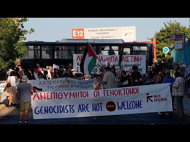 Protests in Greece as Israeli cruise ship ‘Crown Iris’ docks in Piraeus
