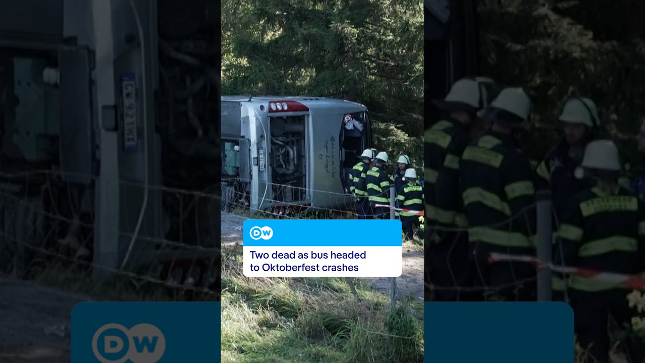 Bus carrying tourists to Oktoberfest crashes in Germany | DW News