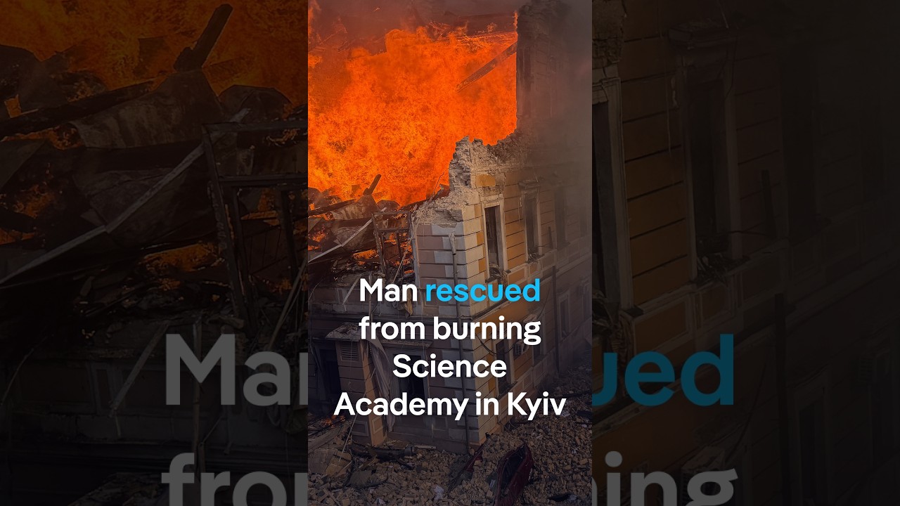 Man rescued from burning Science Academy in Kyiv | DW News