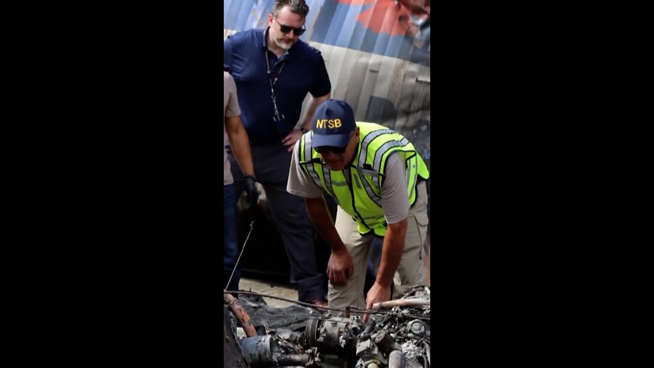 NTSB removes news helicopter from crash scene