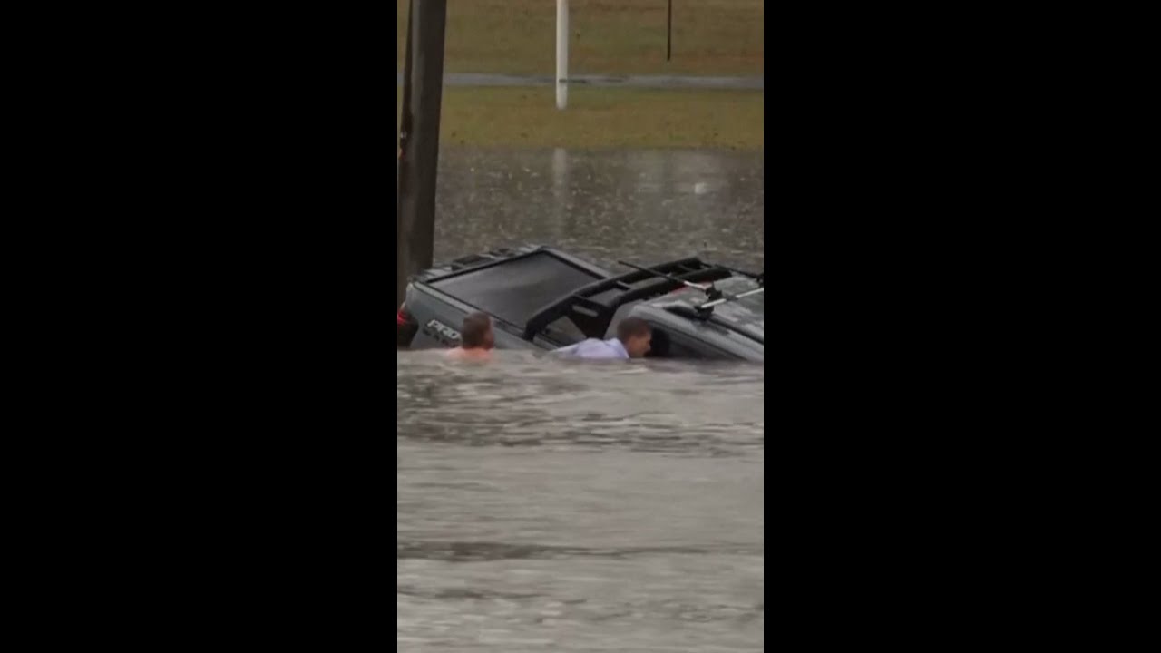 Australian reporter rescues man from sinking car