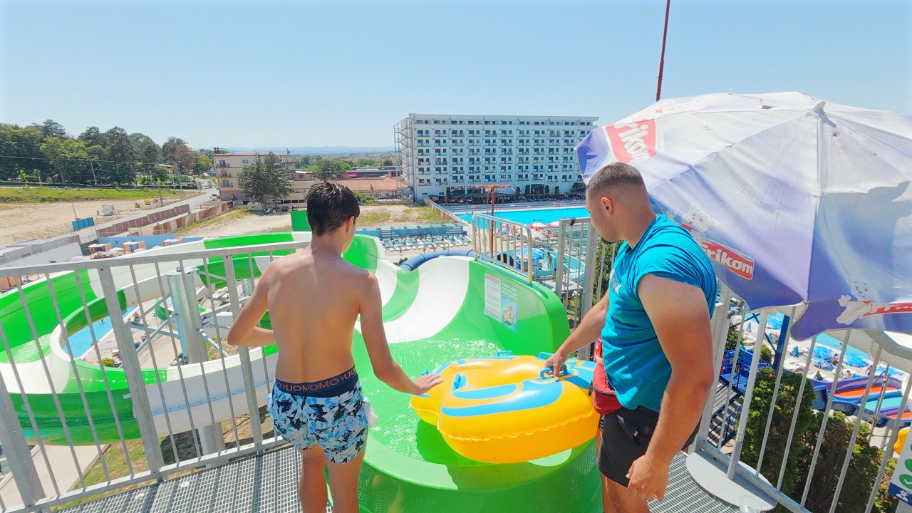 Green Banana Water Slide at Aquapark Jagodina 🇷🇸