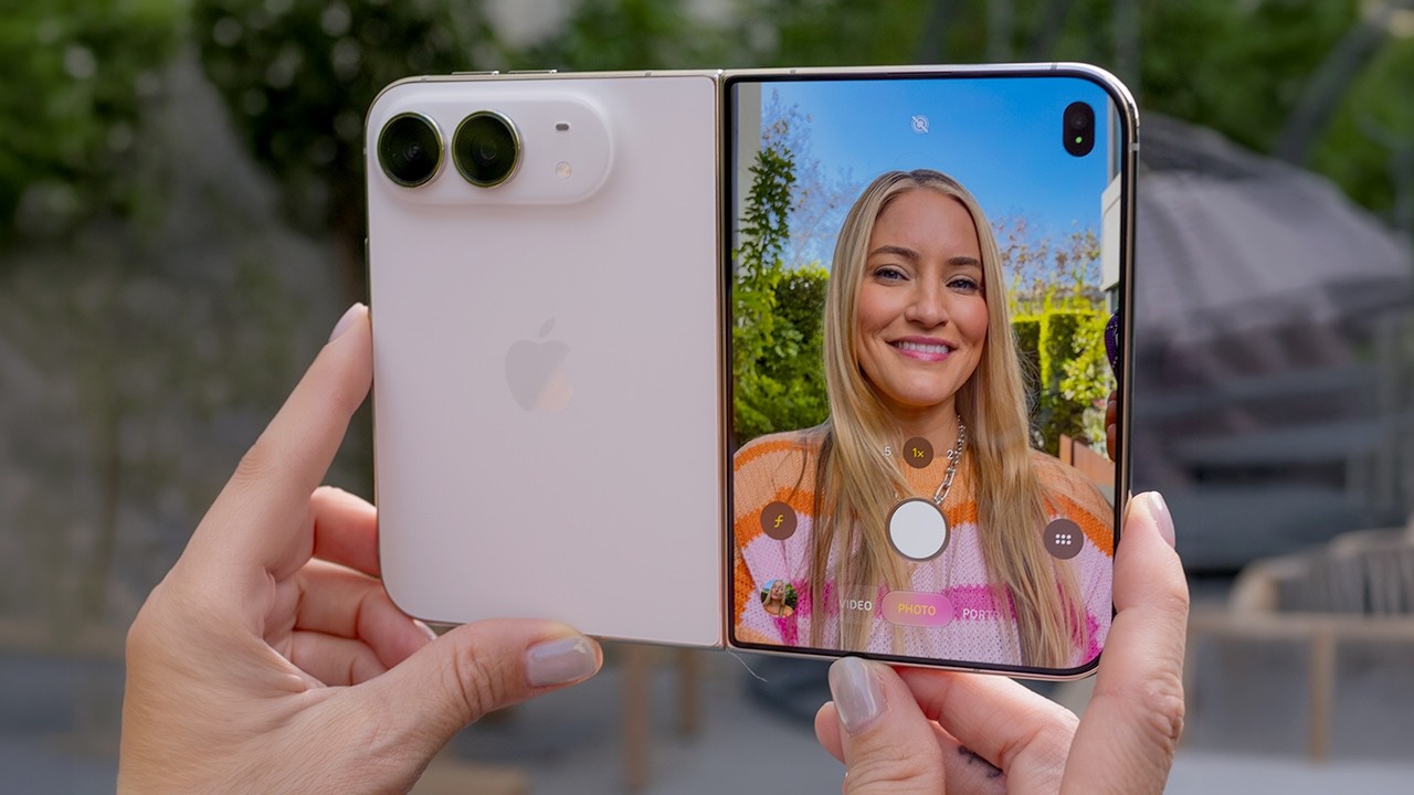 iPhone Duo Review – A week with the folding iPhone!