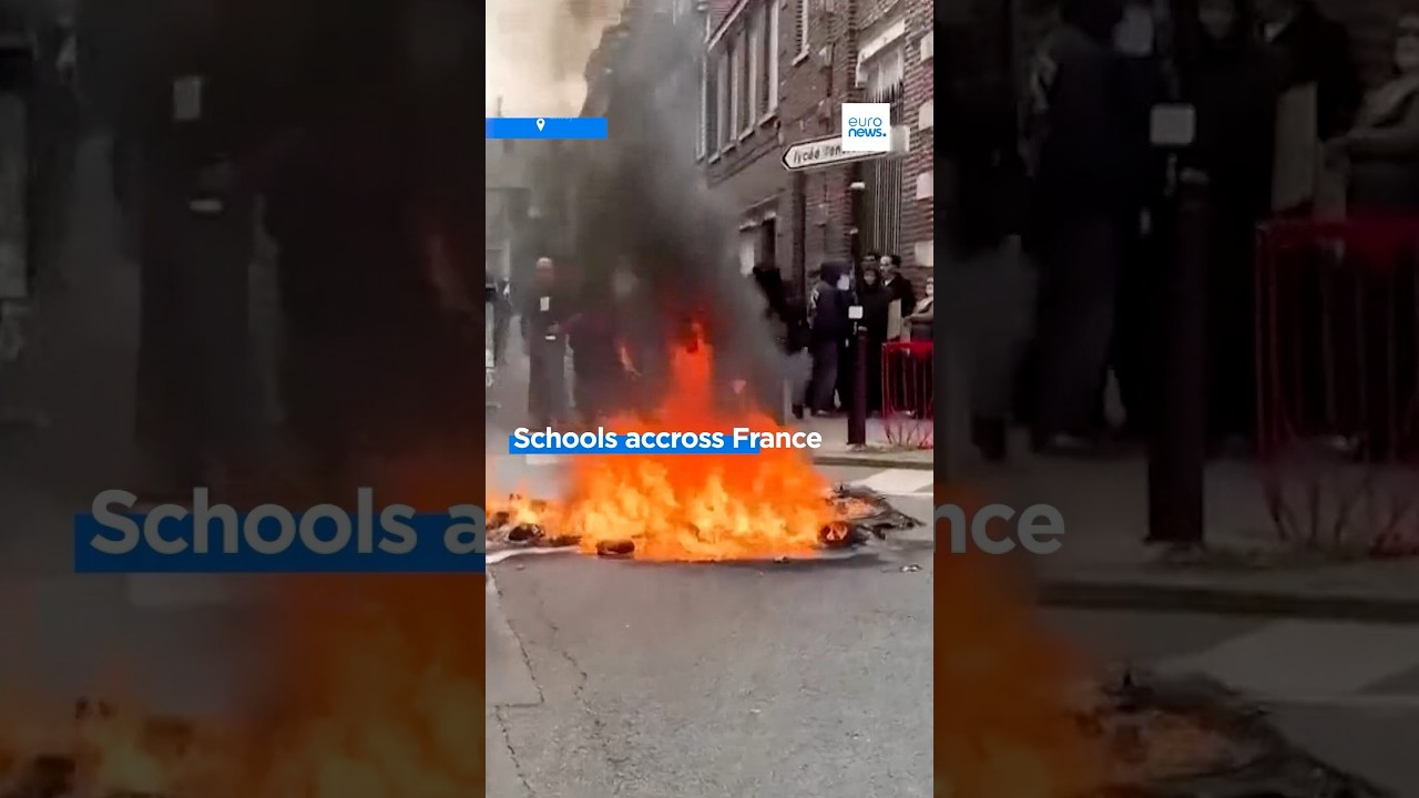 Protesting pupils blockade French high schools