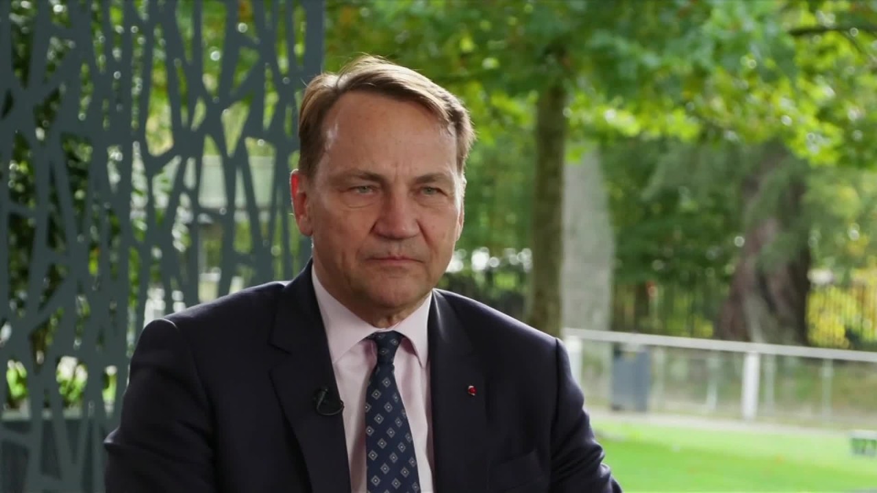 Trump Must Pressure Russia, Not Ukraine, Says Poland’s Sikorski